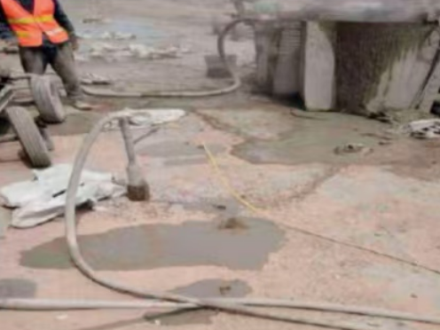 商洛水泥混凝土路面板底注浆技术 路面脱空注浆整治方案